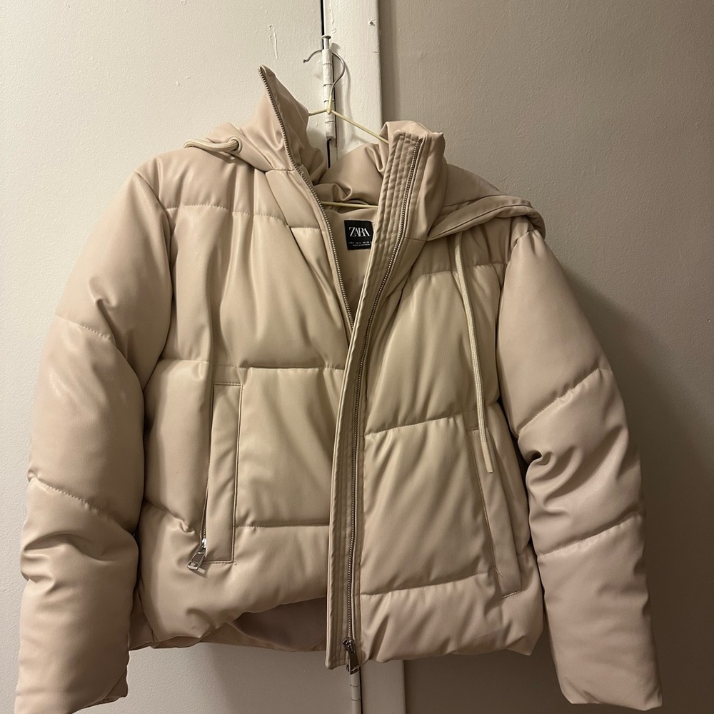 Zara Cream Puffer Jacket with Hood and Quilted Design